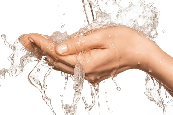 Корисна стаття про красу та здоров'я: Як зберегти руки чистими, якщо помити їх нема де?